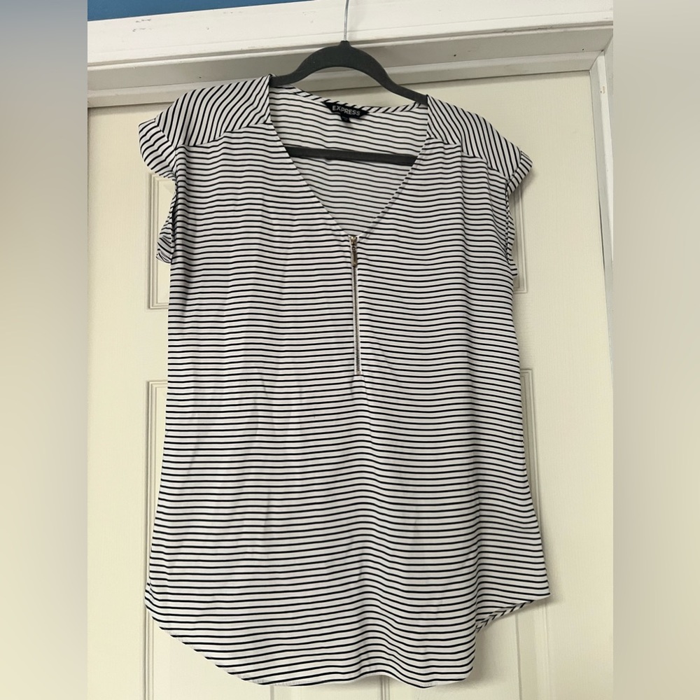 Express Zipper top